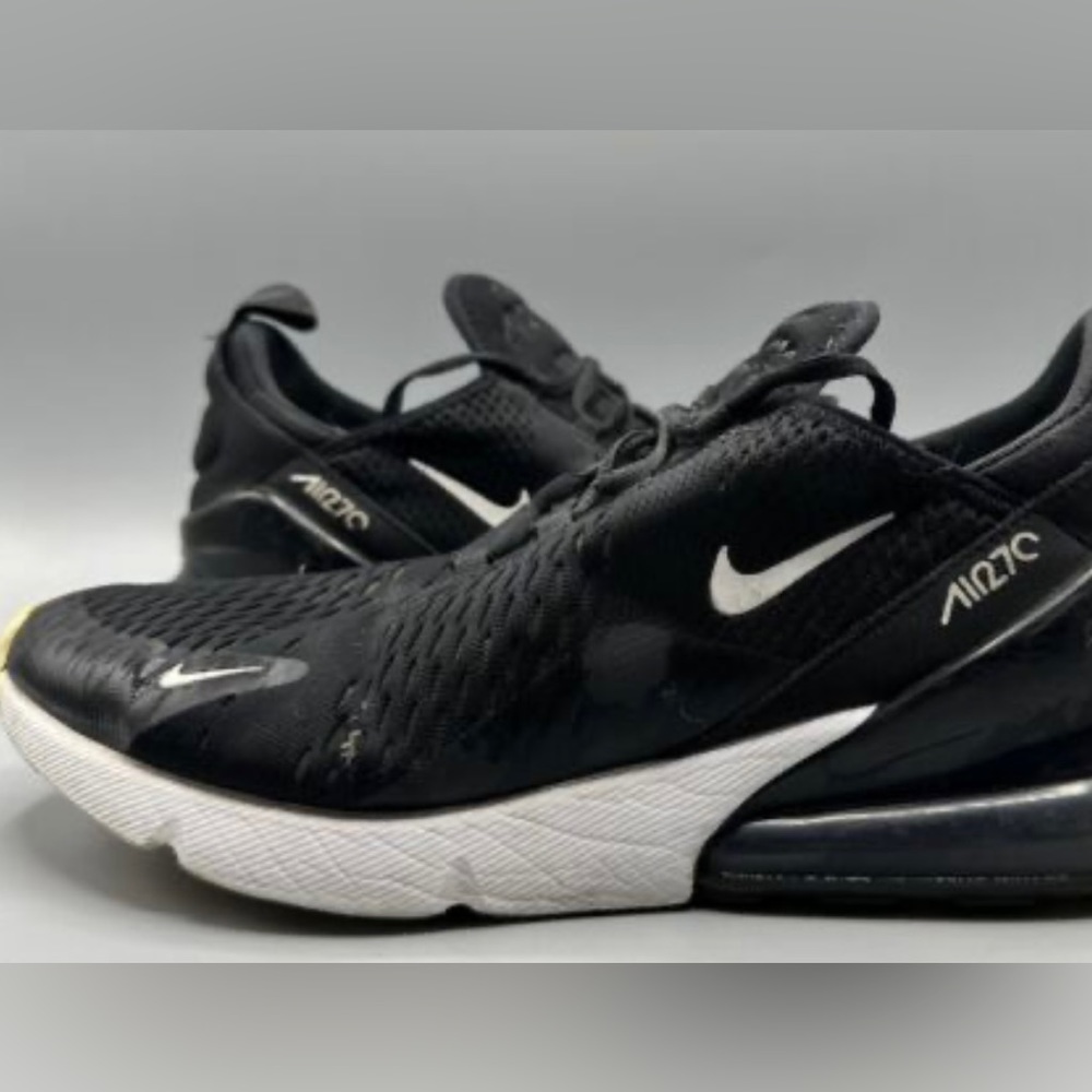 Black and white Nike air max 270